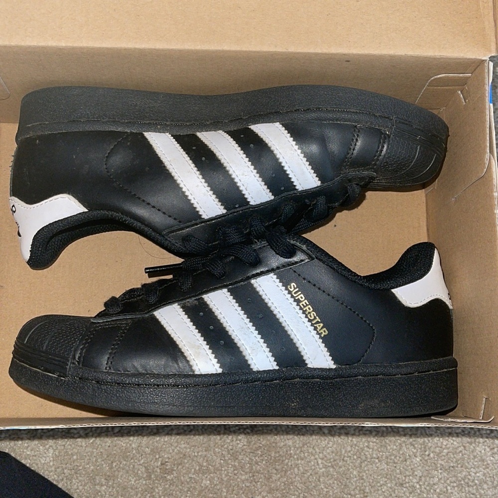 Black Adidas Superstar